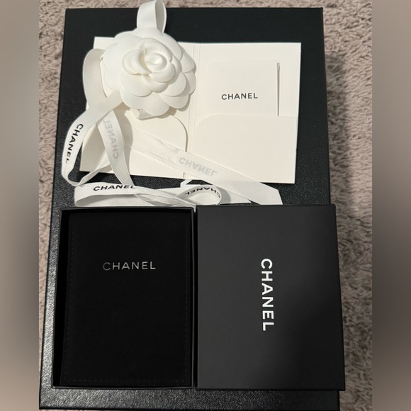 Crystal Pearl CC Heart Drop Necklace Gold White - Picture 14 of 16